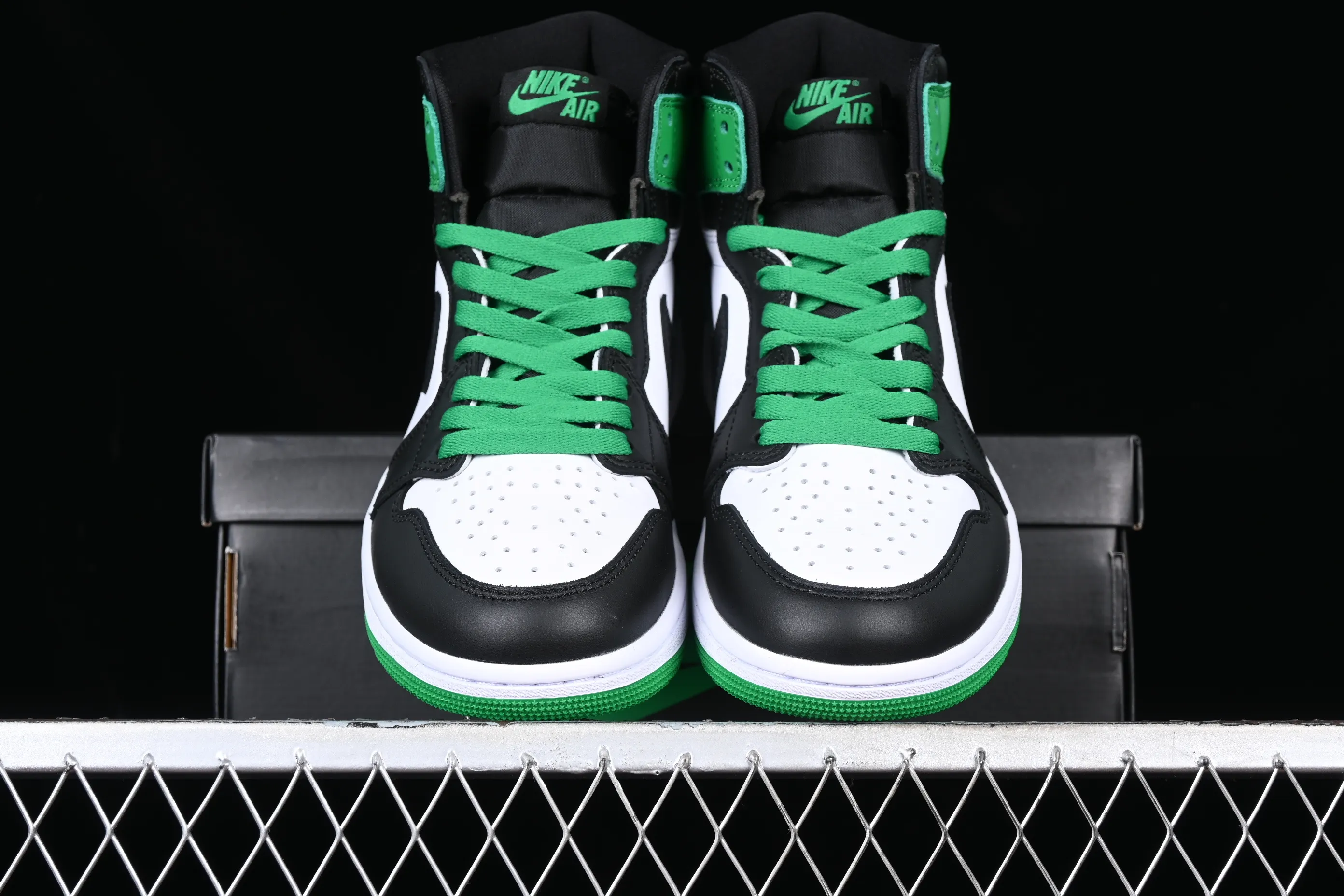 All categories Air Jordan Jordan series basketball shoes Air Jordan 1 High Pure original Air Jordan 1 High OG "Lucky Green" AJ1 Joe 1 Celtics black green toe DZ5485-031